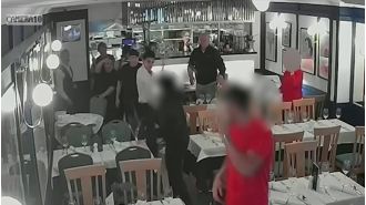 Restaurant employees assaulted by customers who refused to pay their bill.
