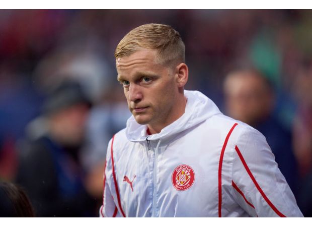 Van de Beek shuts down question about Ten Hag.