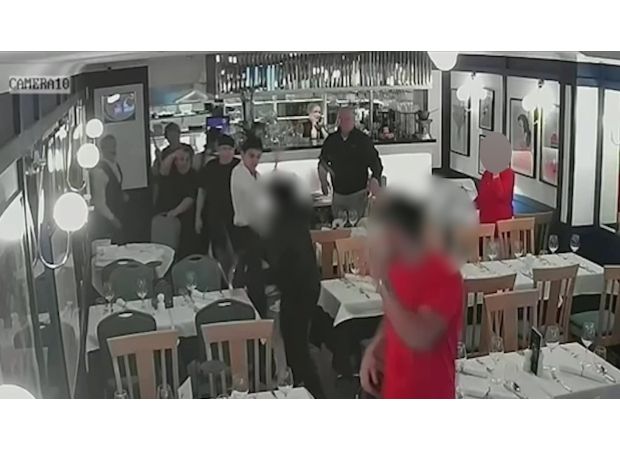 Restaurant employees assaulted by customers who refused to pay their bill.