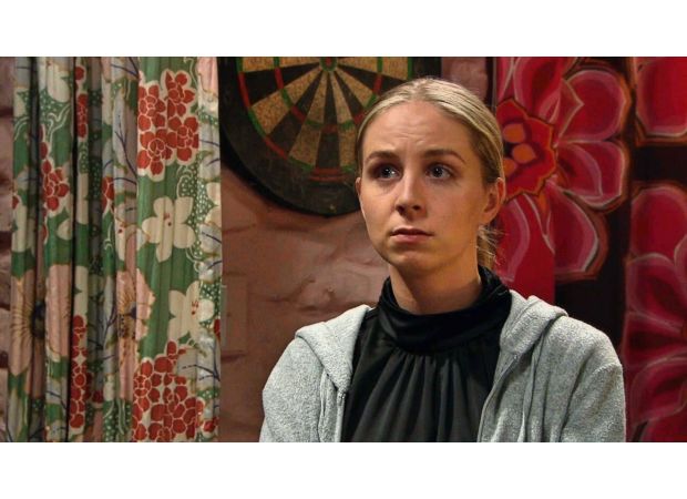 Belle from Emmerdale gets a helpful gift from Zak to defeat Tom King.