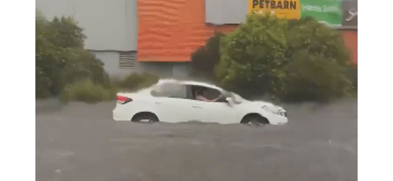 Many people lose electricity in Victoria and South Australia due to thunderstorms.