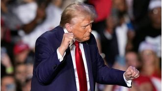 Trump remains quiet for 20 minutes after microphone malfunctions.
