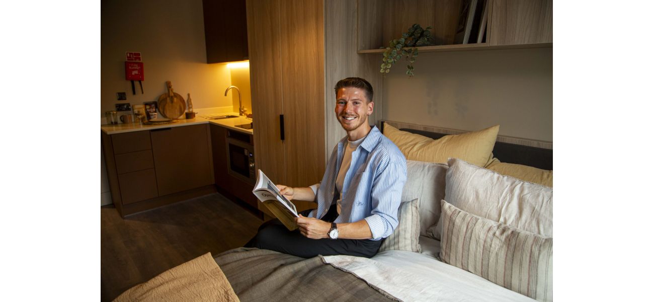 I rent a one-bedroom flat in Battersea for £1,895, but there is no oven.