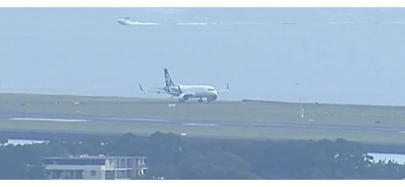 An Air NZ plane is stuck on the tarmac at Sydney Airport due to a potential safety concern.