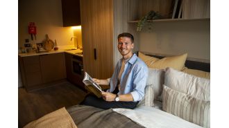 I rent a one-bedroom flat in Battersea for £1,895, but there is no oven.