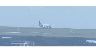 An Air NZ plane is stuck on the tarmac at Sydney Airport due to a potential safety concern.