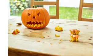 Tips for preserving your Halloween pumpkin: choose the right time to carve and follow these tricks for a longer-lasting decoration.