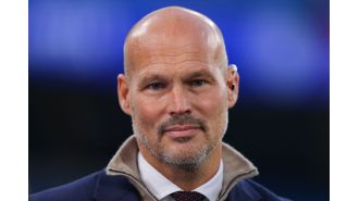 Ljungberg encourages Isak to sign with top Premier League clubs.