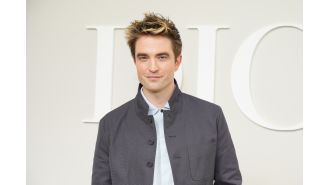 Fans are amazed by Robert Pattinson's new accent and are finding it hard to understand or make sense of it.