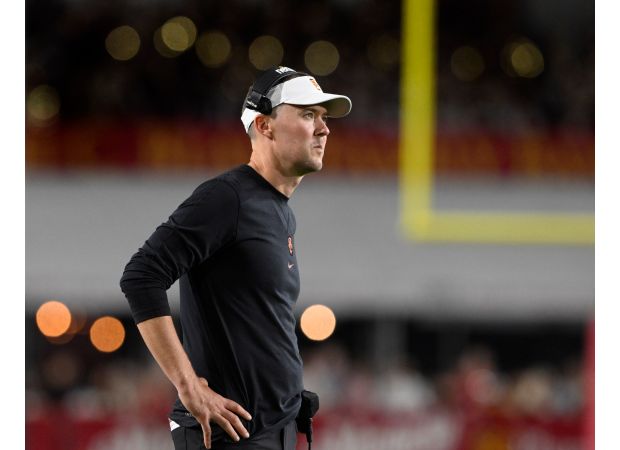 Week 8 of college football saw BYU win a close game, USC lose unexpectedly, and kicking struggles lead to crazy outcomes.