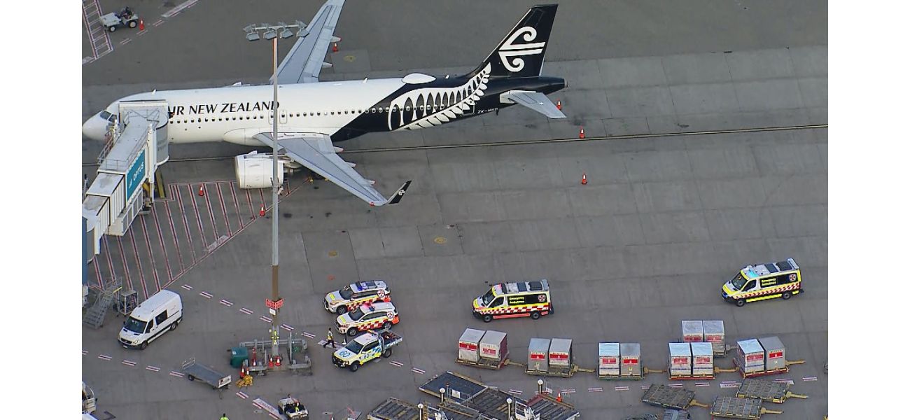 Passengers were not informed about a security threat on a plane at Sydney Airport.