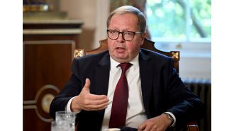 Russian diplomat dismisses Kremlin involvement in Salisbury attack, finds idea amusing