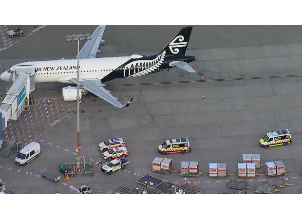 Passengers were not informed about a security threat on a plane at Sydney Airport.