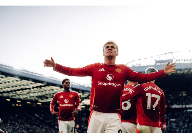 Hojlund dismisses comparison to Van Nistelrooy after Man Utd's victory against Brentford.