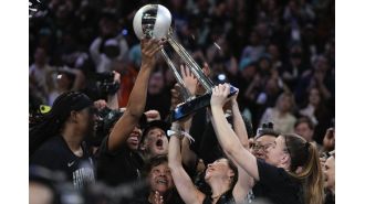 NY Liberty wins first WNBA title, defeating MN 67-62.