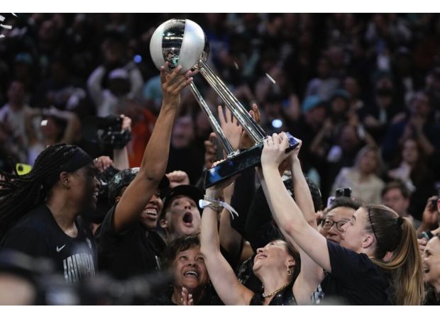 NY Liberty wins first WNBA title, defeating MN 67-62.