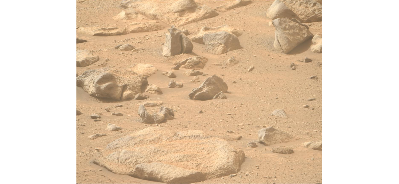 Spooky 'human-like face' found on Mars - can you spot it?
