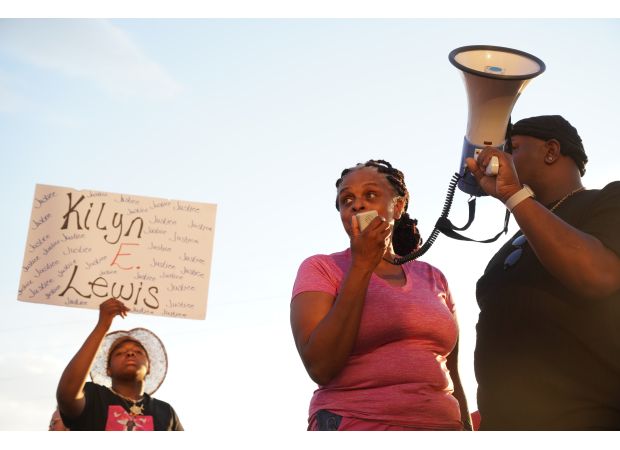 Aurora police watchdog report raises concerns about the fatal shooting of Kilyn Lewis.