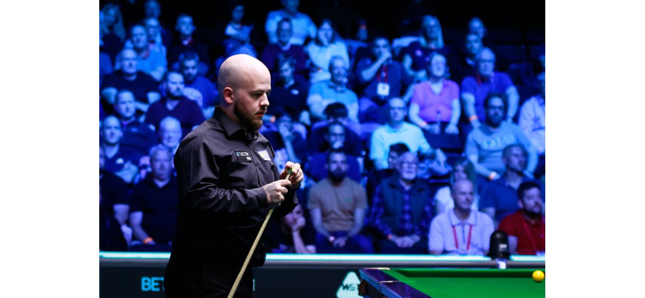 Professional snooker player Luca Brecel is continuing his unconventional training methods at the Northern Ireland Open.