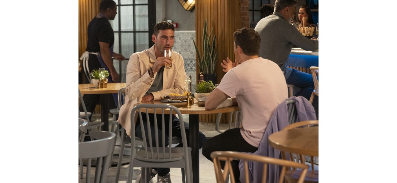 Ryan is shocked when Kit manipulates him to win over Daisy on Coronation Street.