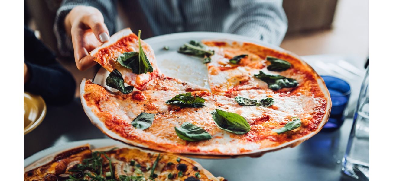 Police busts pizzeria for selling top dish with a side of cocaine.