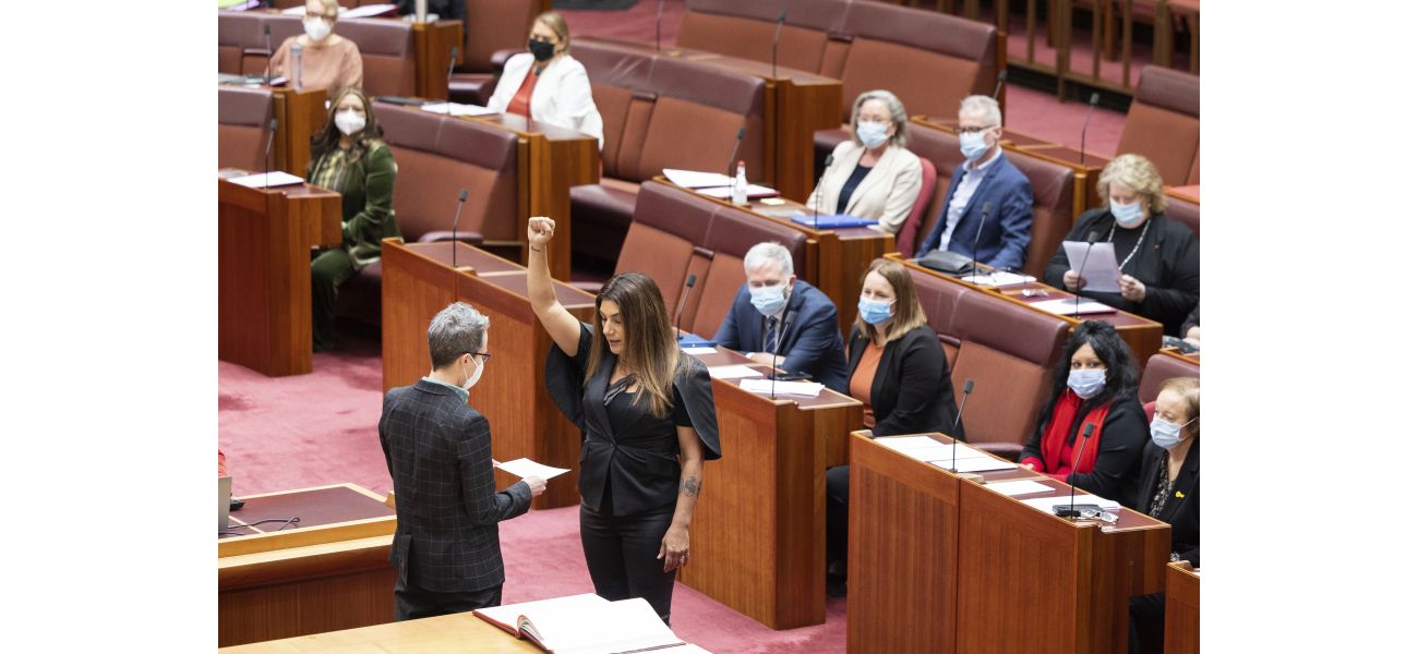 Thorpe modifies oath declaration as debate over King persists