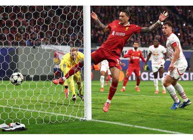 Darwin Nunez shared with Liverpool teammates after taking Mohamed Salah's goal.