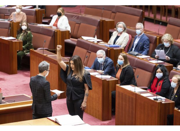 Thorpe modifies oath declaration as debate over King persists