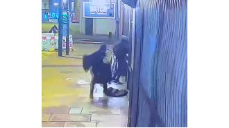 A London shop was robbed of expensive suits worth £6,000 by thieves who vandalized the store and escaped while police were nearby.