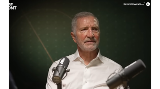 Liverpool's legendary player is skeptical about new coach Arne Slot, believing he does not fit the traditional style of the team.