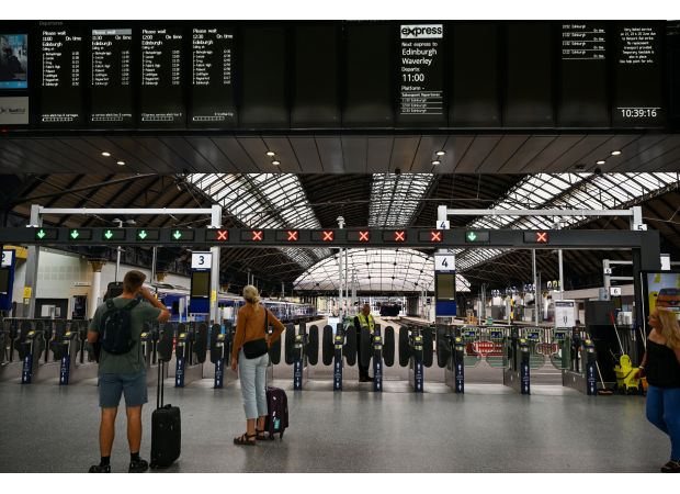 Scotland is experiencing a chaotic rush hour due to signal issues, leading to delays and disruptions for travelers.