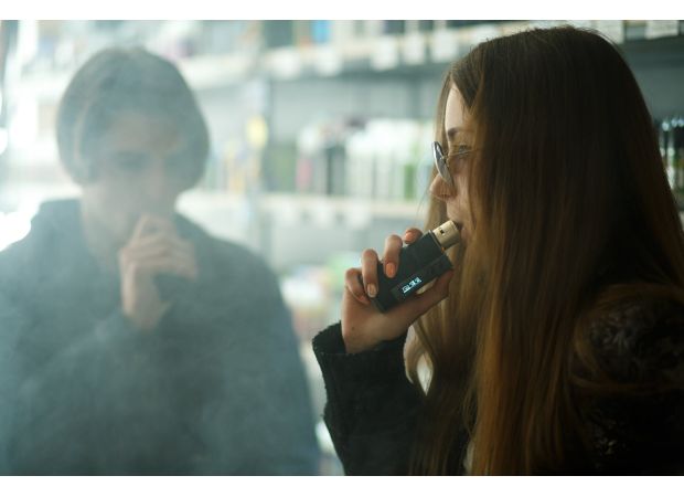 UK to ban single-use vapes on specific date.
