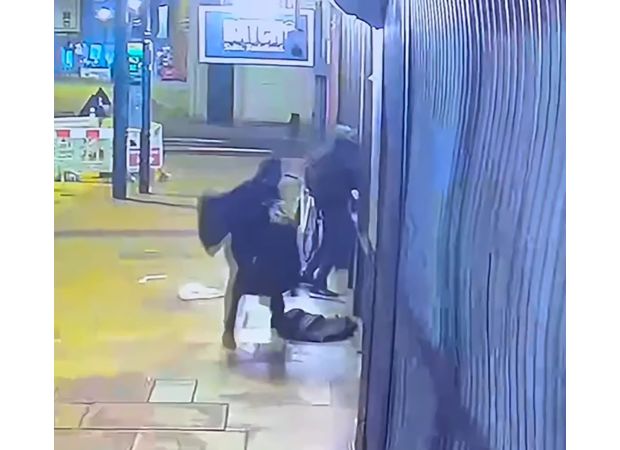 A London shop was robbed of expensive suits worth £6,000 by thieves who vandalized the store and escaped while police were nearby.