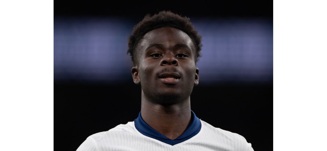 A former Arsenal player shares information about Bukayo Saka's injury.