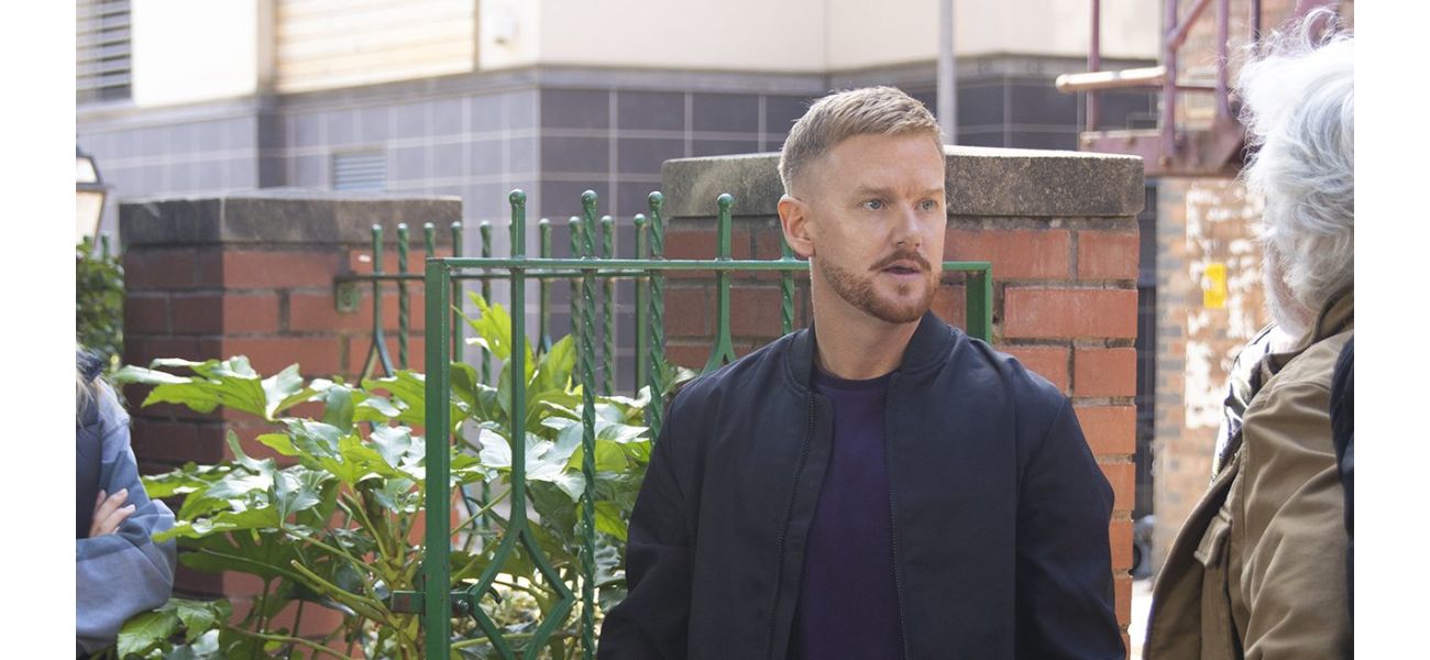 Gary intervenes in Coronation Street to save a child's life.