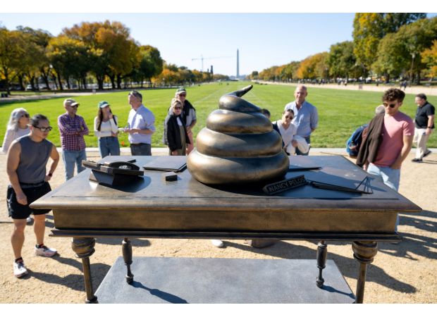 A turd statue appears at the January 6 location to honor the 