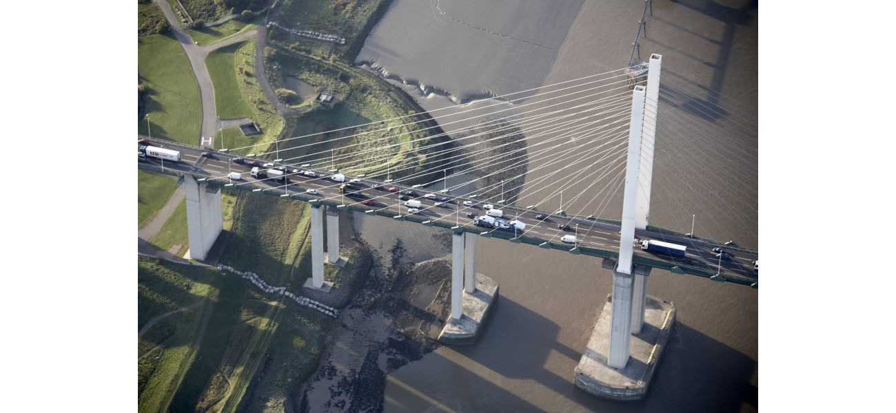 Road closures on M25, Dartford Crossing, and A12 will impact traffic this weekend.