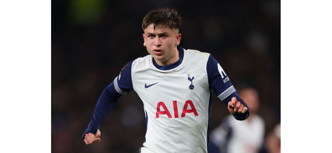 Mikey Moore seen as football superstar by Tottenham teammate