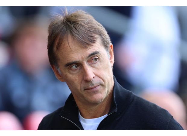 Lopetegui supports Ten Hag amid criticism as West Ham manager.