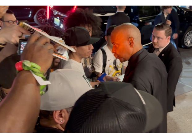 Denzel Washington confronts autograph hunters, asserting his need for respect in a heated argument.