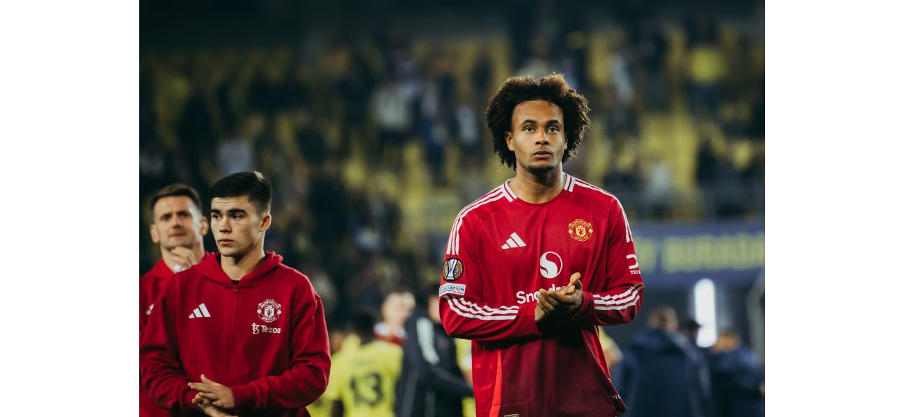 Zirkzee has decided to stay with Manchester United despite interest from Juventus.