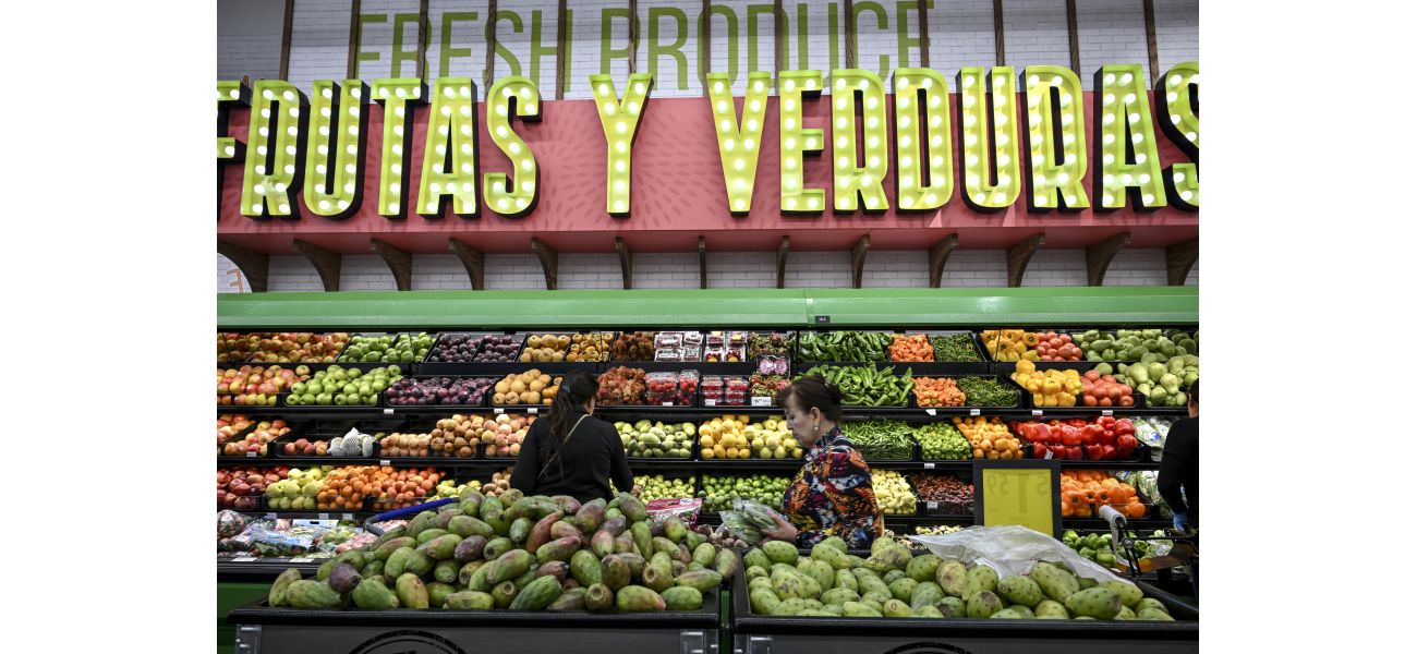 Popular store for Hispanics may be model for the nation as their population increases.