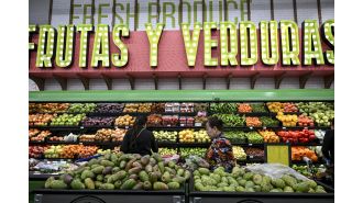 Popular store for Hispanics may be model for the nation as their population increases.