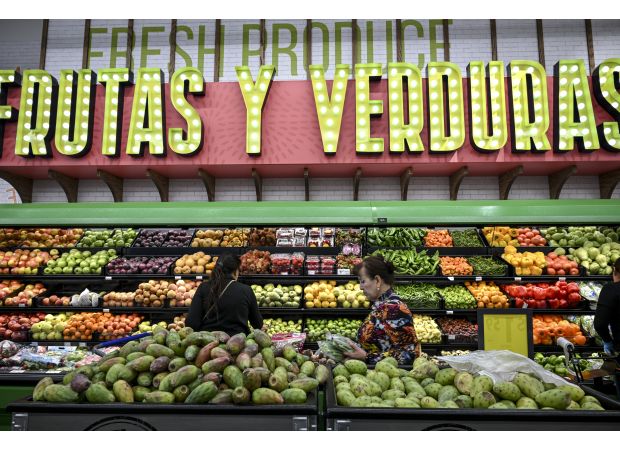 Popular store for Hispanics may be model for the nation as their population increases.