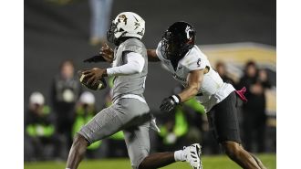 Injured and ill, Sanders dominated in game against Cincinnati. Why isn't he getting recognition for the Heisman Trophy?