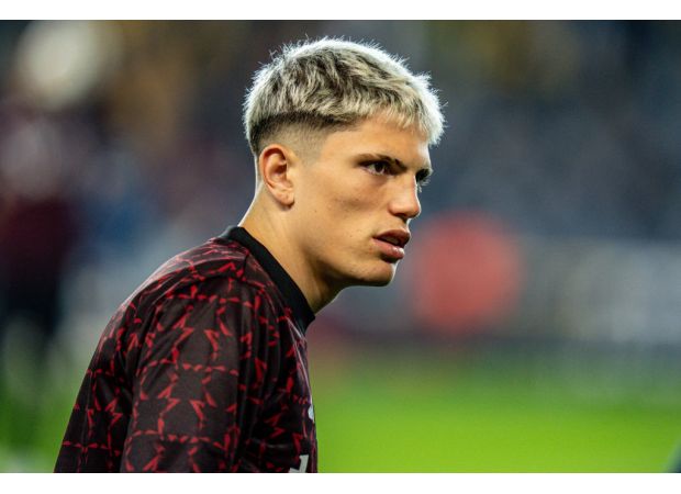 Get the latest updates on the confirmed team news, predicted lineup, and injuries for the West Ham vs Manchester United match.