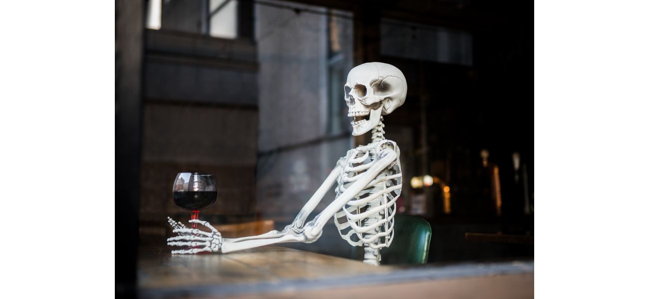 In 2024, London's haunted pubs will be the center of attention during Halloween, with their eerie stories and history.