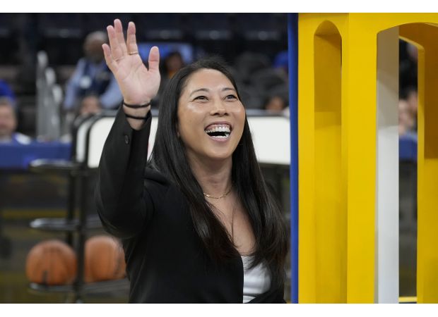 Tyronn Lue compliments Coach Nakase of Valkyries, stating she is exceptional.