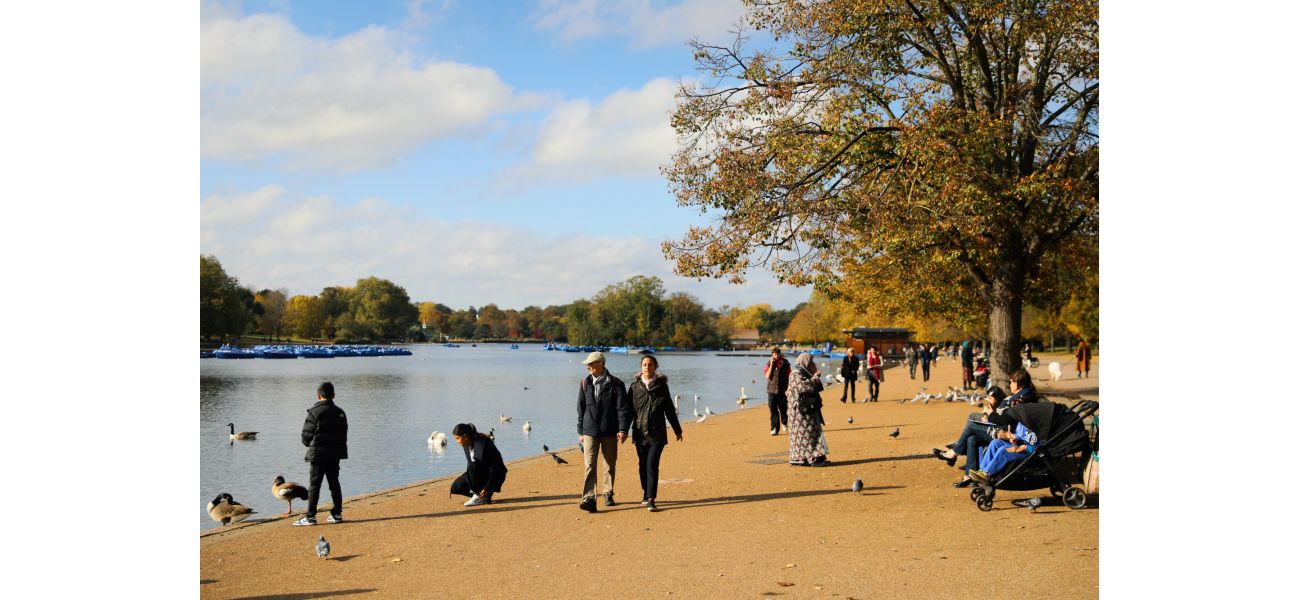 Today, the UK may experience unusually warm autumn weather with temperatures reaching up to 17°C.
