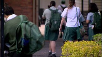 Teachers in NSW vote to agree to a three-year pay raise following a stop-work meeting.